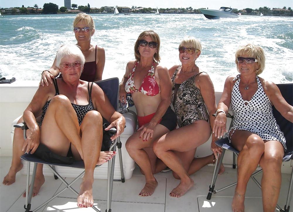 25P Mature Amateur Ladies 9