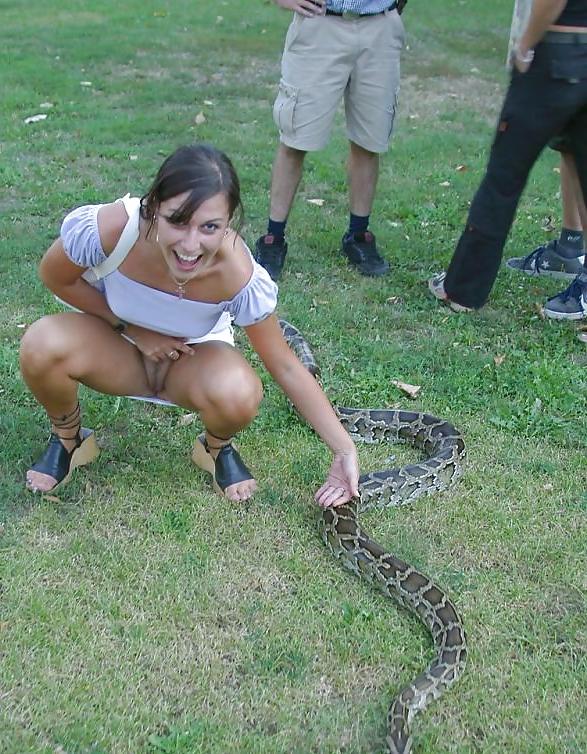 19P Amateur Pussy-Pics in public  