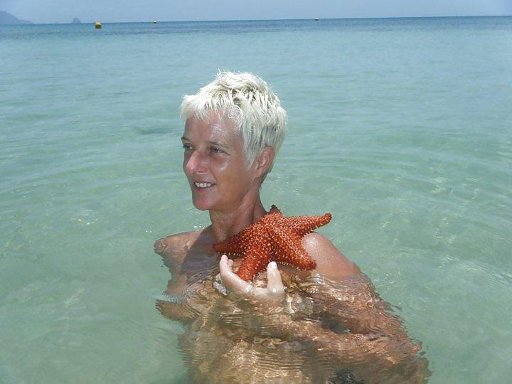 20P French voyeur amateur exhib milf mature 