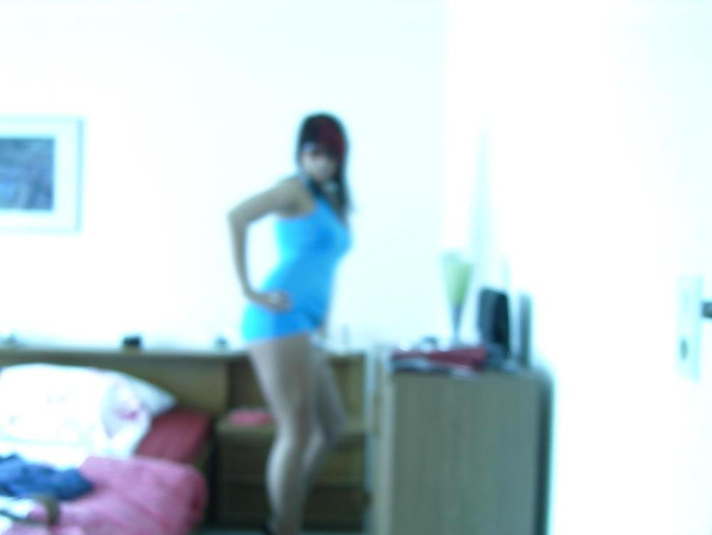 25P Amateur Young Brunette Teen
