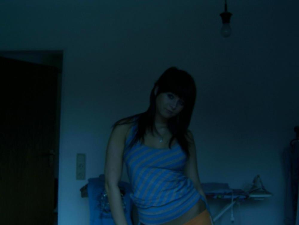 25P Amateur Young Brunette Teen