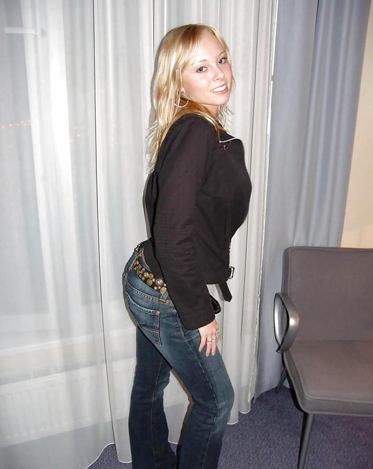 25P Amateur Young Blond Teen