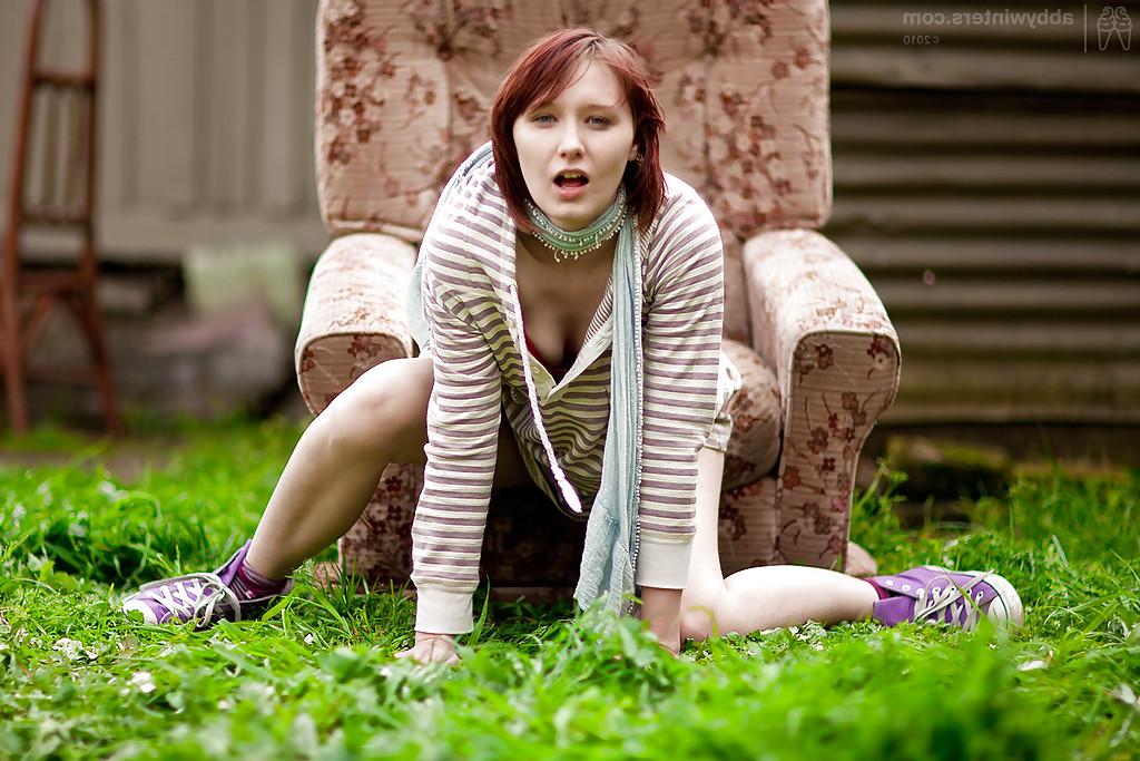 16P First timer Anabela posing nude outdoors in socks and shoes