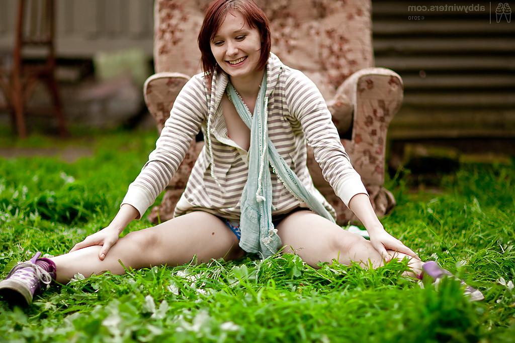 16P First timer Anabela posing nude outdoors in socks and shoes