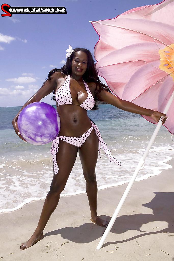 16P Black mom Nikki Jaye freeing huge juggs from bikini outdoors on beach