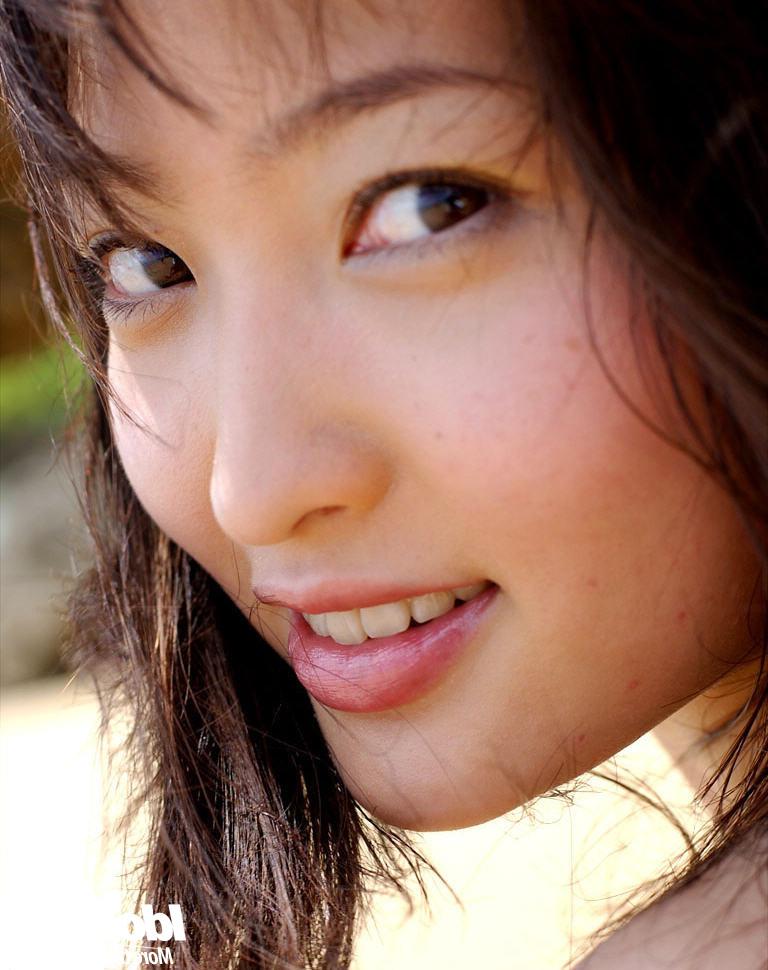 16P Busty asian teen babe with sexy ass taking off her bikini top outdoor