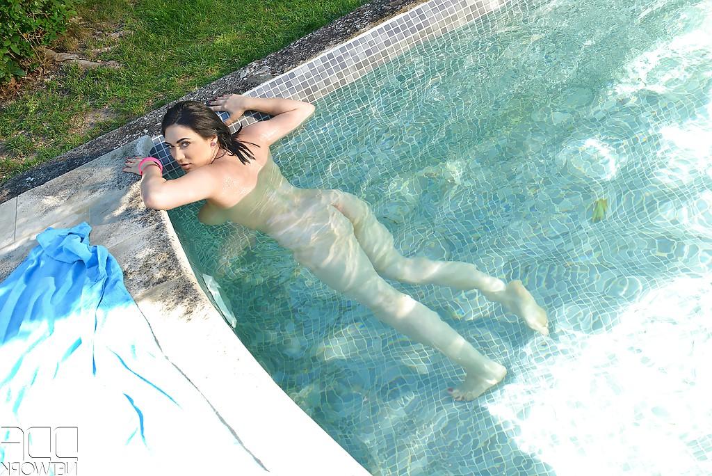 16P Buxom brunette solo babe Luna Amor letting hude juggs hang loose outdoors