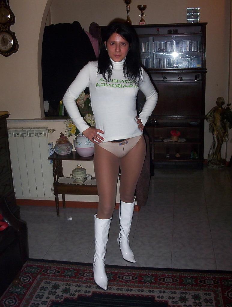 25P New amateur eastern couple in pantyhose