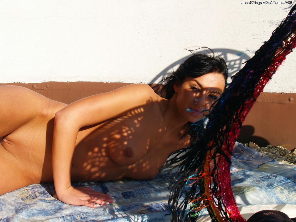 16P Seductive raven-haired amateur undressing and spreading her legs outdoor