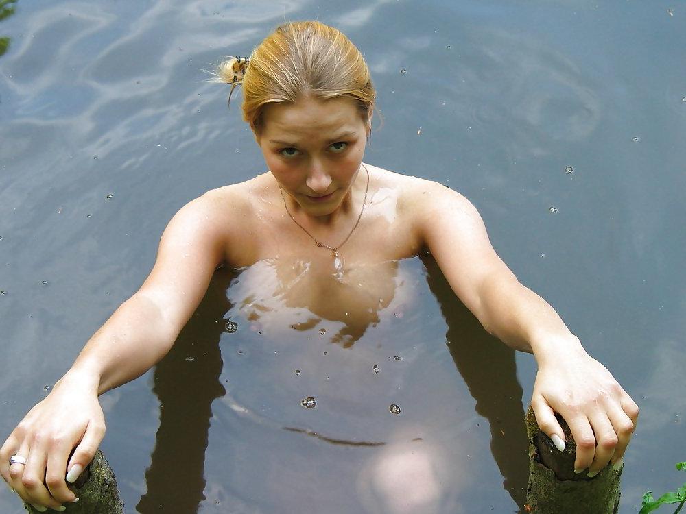 25P Julia blondes amateur swimming nude tits ass pussy sexy