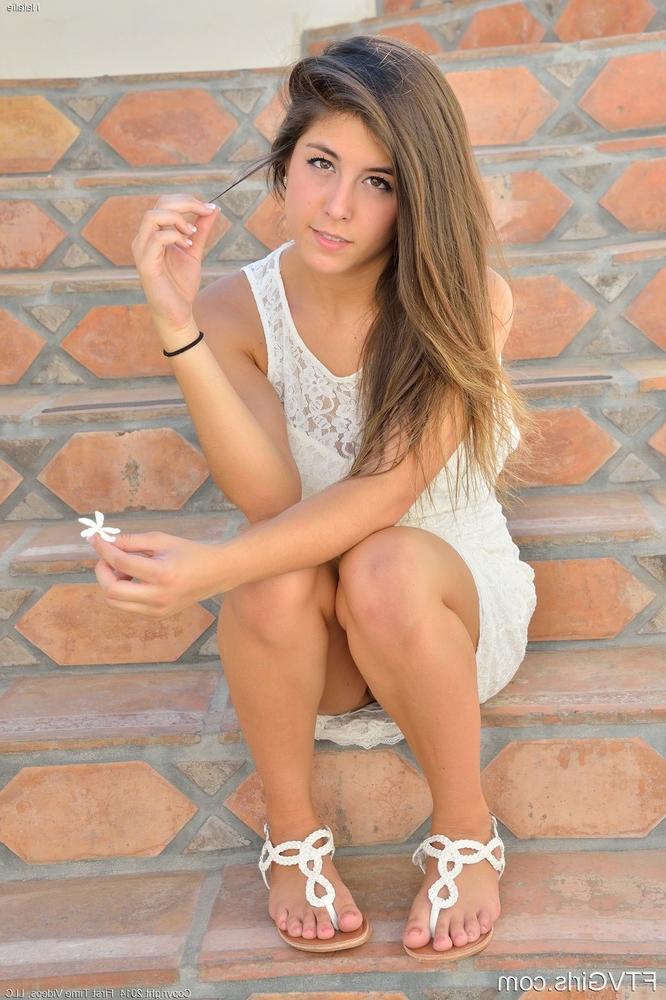 15P Young brunette cutie inserting massive dildo into tight vagina outdoors