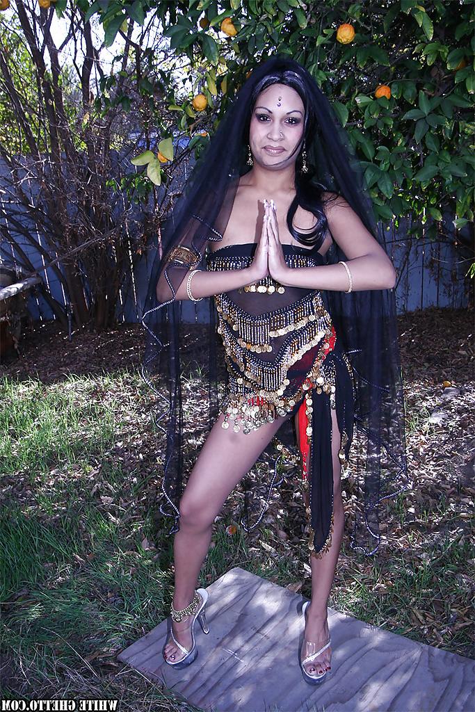 16P Naughty indian ladie on high heels revealing her nice tits outdoor