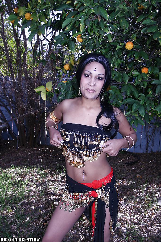 16P Naughty indian ladie on high heels revealing her nice tits outdoor