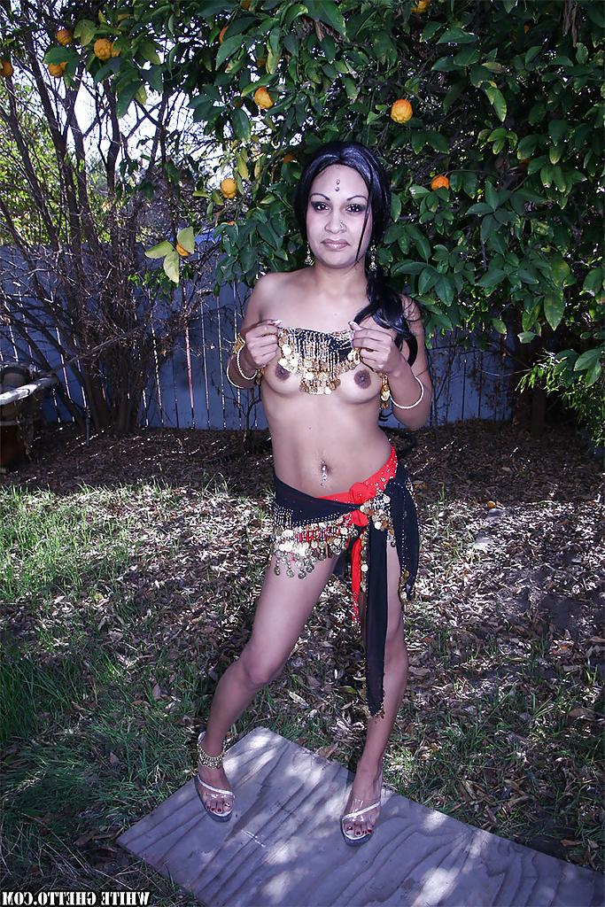 16P Naughty indian ladie on high heels revealing her nice tits outdoor
