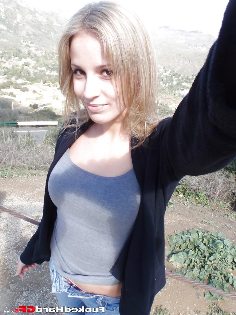 16P Amateur cutie Jas heads outdoors to strip off for naked self shots