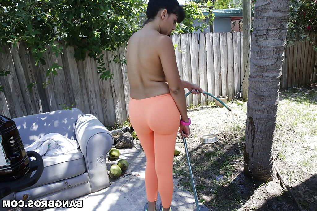 12P Busty Latina babe Mercedes Carrera going topless outdoors in yoga pants