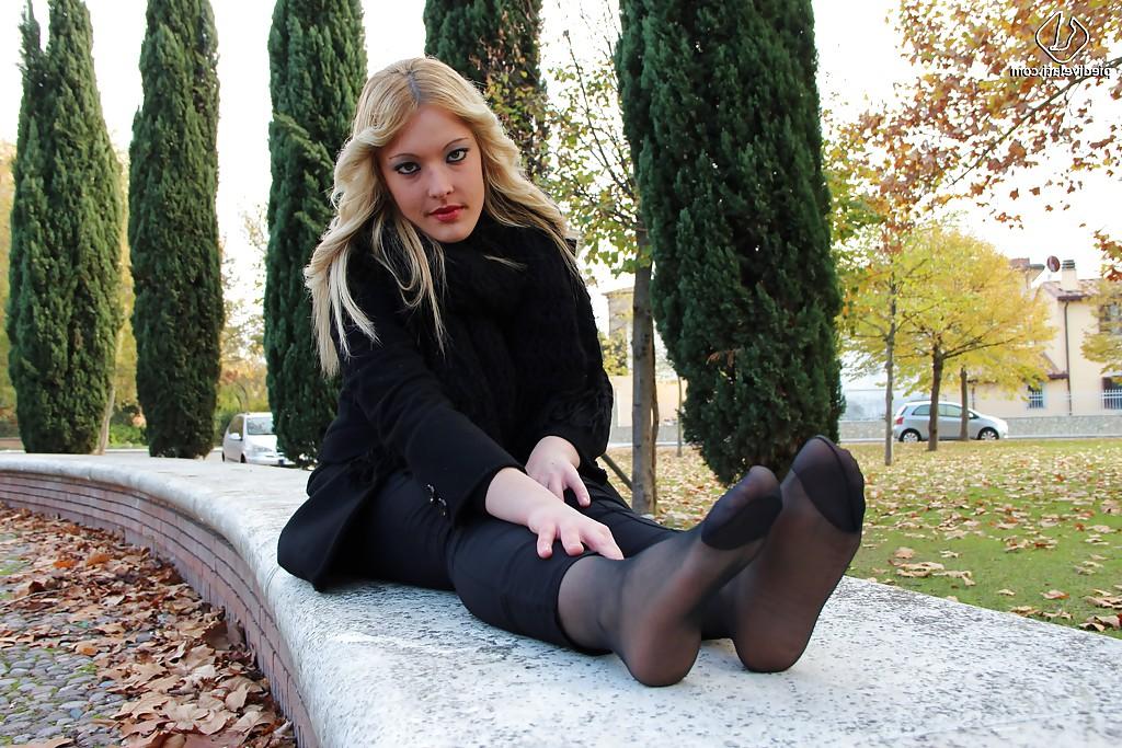 16P Smooth looking blonde babe Christelle in foot fetish mood outdoor