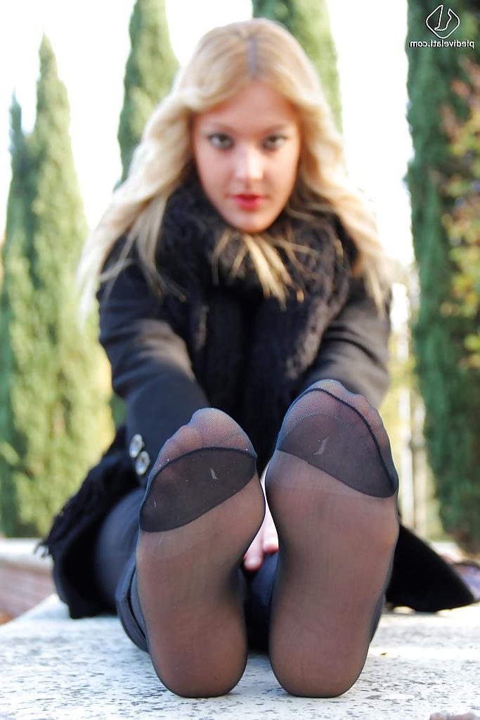 16P Smooth looking blonde babe Christelle in foot fetish mood outdoor