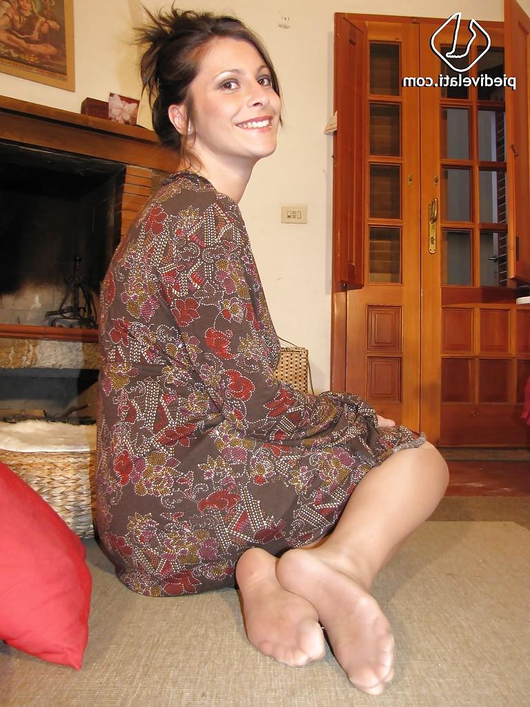 16P Alluring big tit brunette babe Elena showing her foot fetish passion