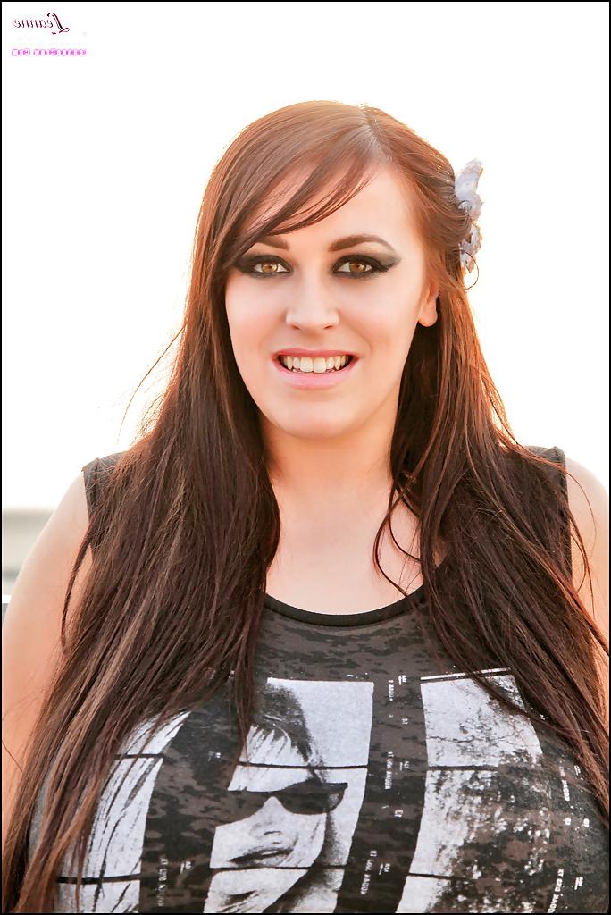 16P Leanne Crow shows her perfect big tits outdoor in a sexy yoga pants