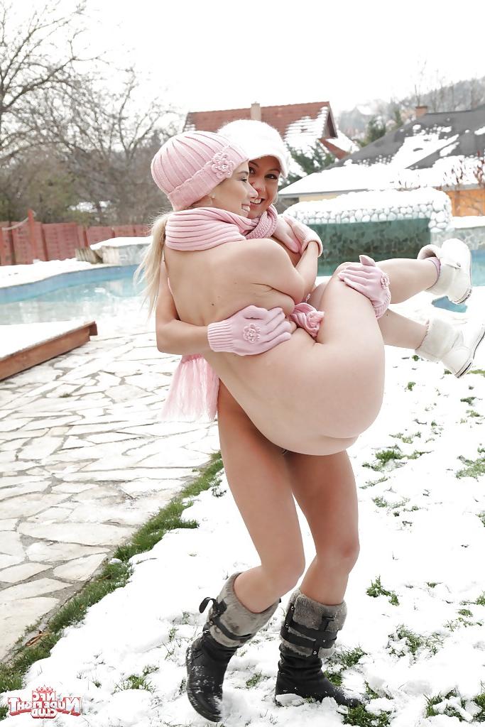 16P Nikky Thorne has some nude fun with her female friend outdoor