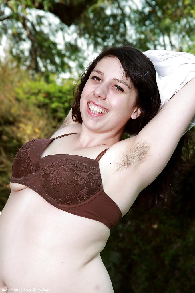 16P Fatty babe uncovering her unshaven armpits and shaggy cunt outdoor