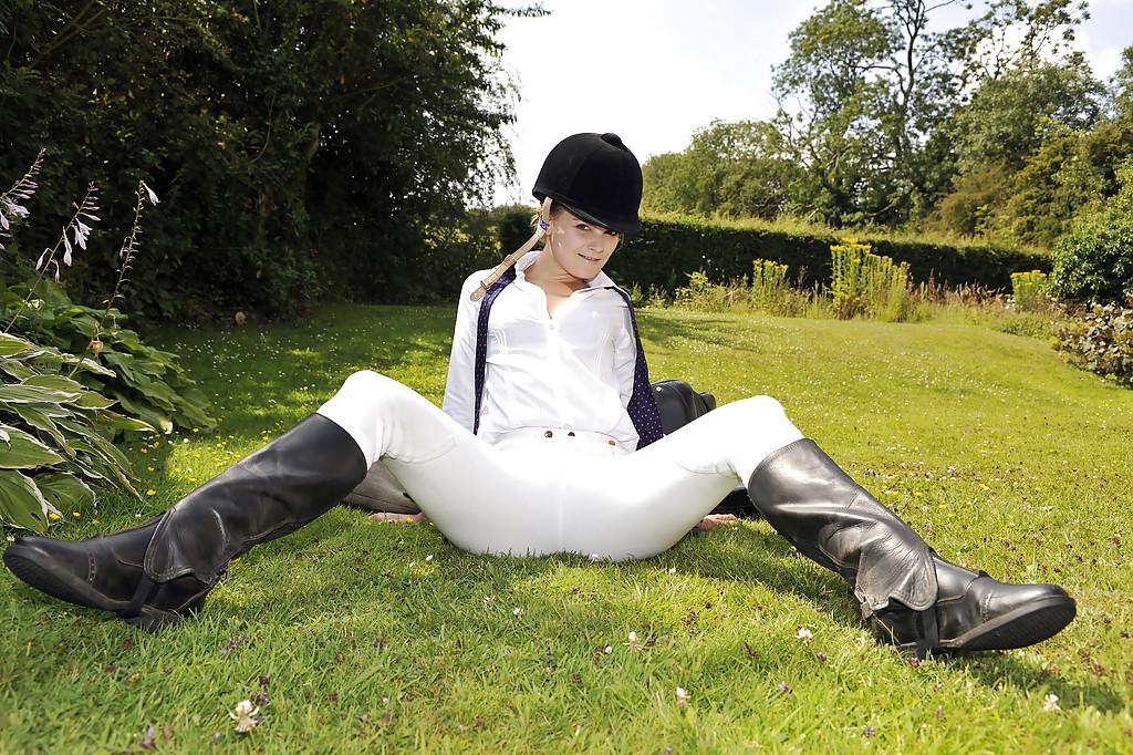 16P Fuckable teen babe with slender legs taking off her outfit outdoor