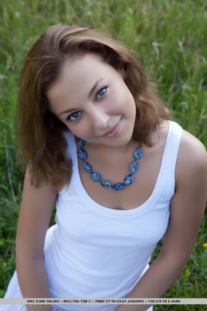 18P Smiley face girl Nikia A shows naked upskirt & strips bare outdoors