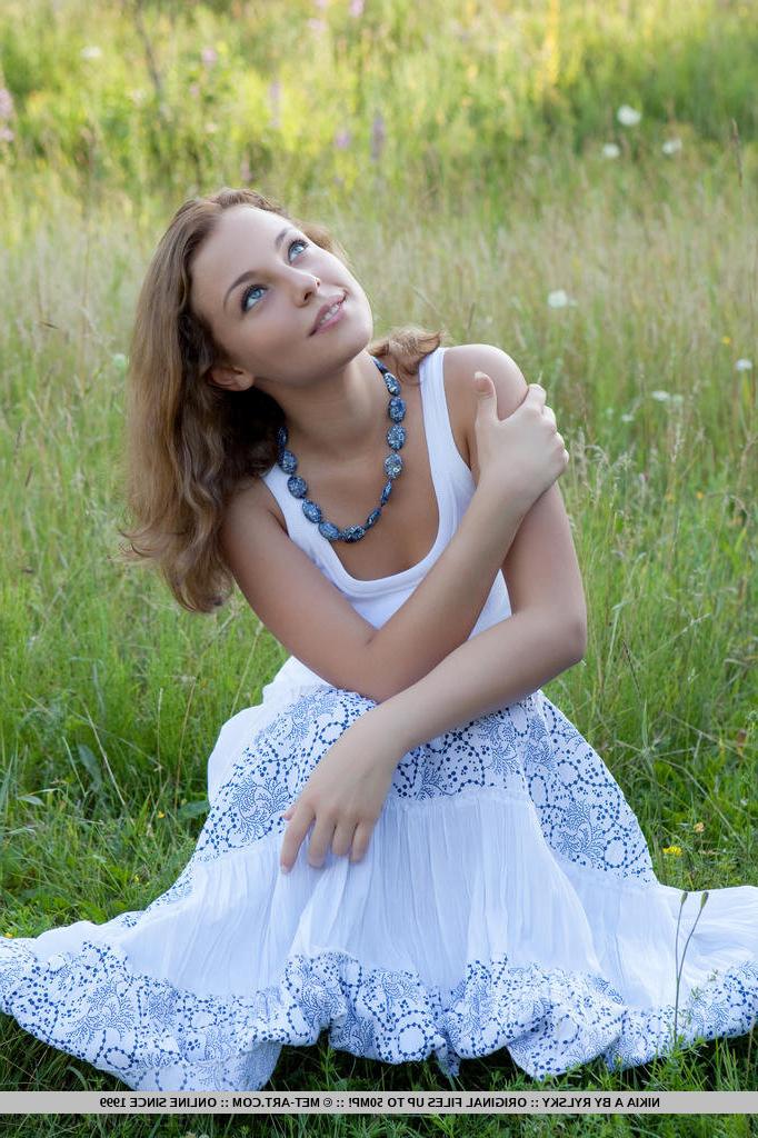 18P Smiley face girl Nikia A shows naked upskirt & strips bare outdoors