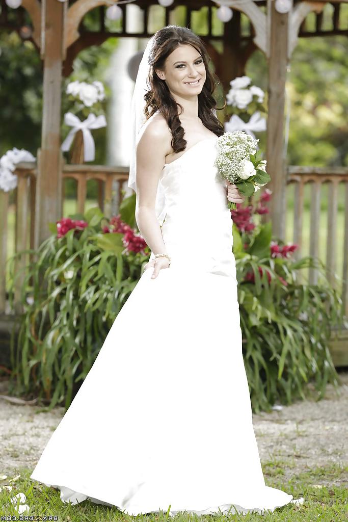 16P Solo girl Kymberlee Anne sheds wedding dress to expose big boobs outdoors