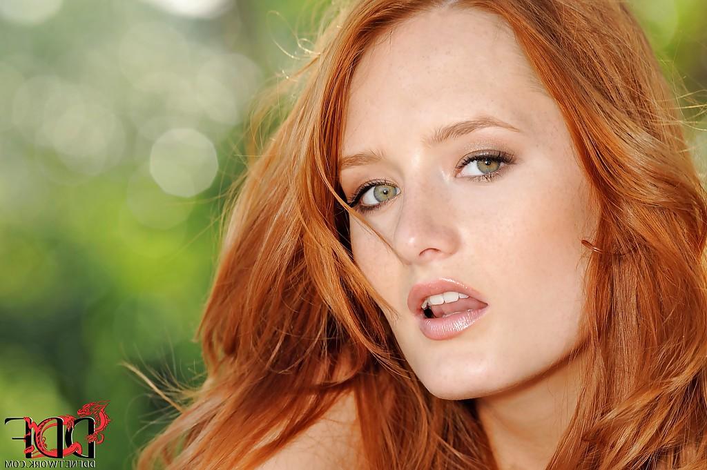 16P Foxy redhead euro babe with tempting fanny getting nude outdoor