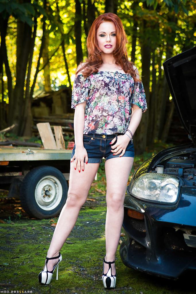 16P Redhead teenager Ella Hughes exposing big white booty outdoors