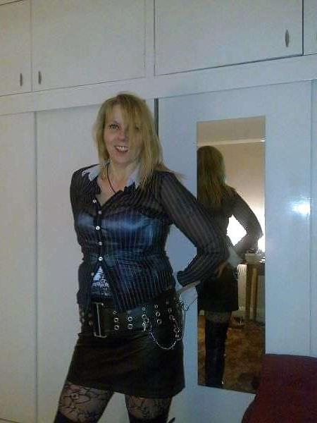 10P Amateur mature stockings