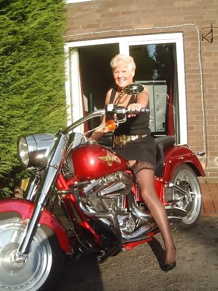 10P Amateur mature stockings