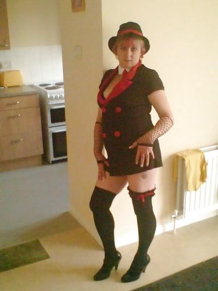 10P Amateur mature stockings