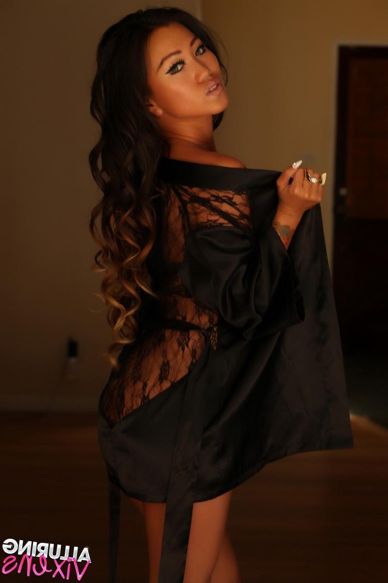20P Stunning asian hottie Jada Cheng teases in her sexy lingerie