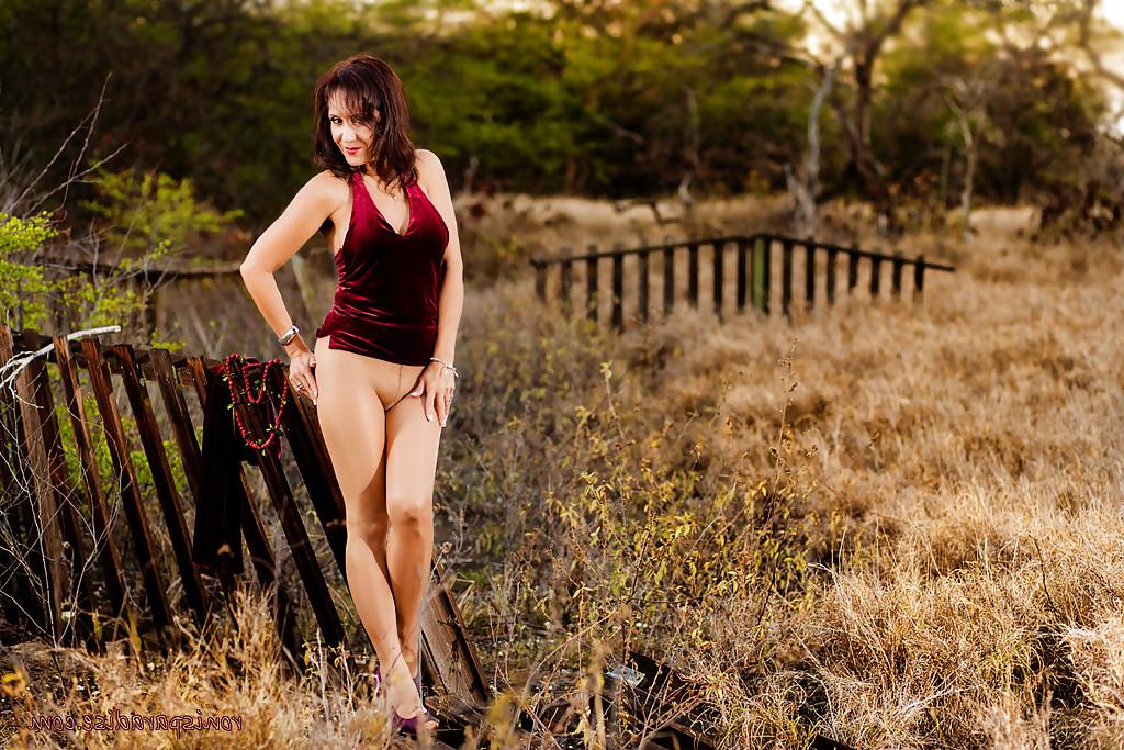 16P Mature whore Roni is ready to get naked outdoors specially for you