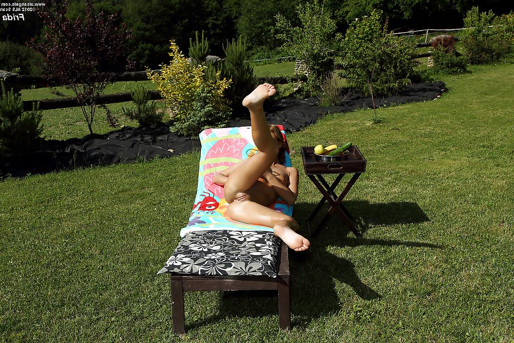 16P Sweet amateur babe with shaved cooter stripping outdoor on a sunny day
