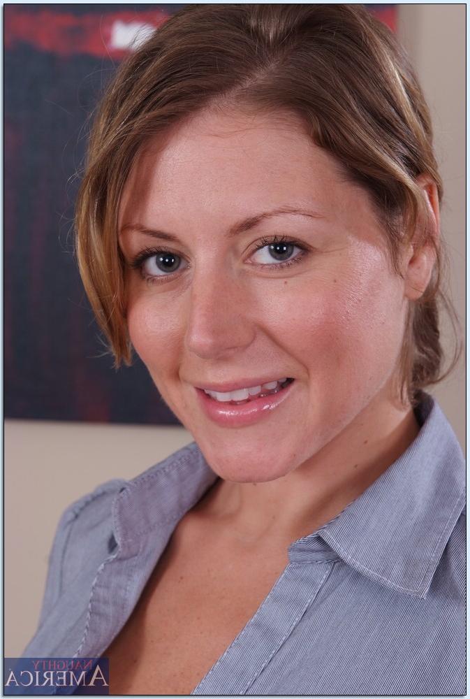 16P Alluring wife Velicity Von denudes MILF hooters and hairy twat