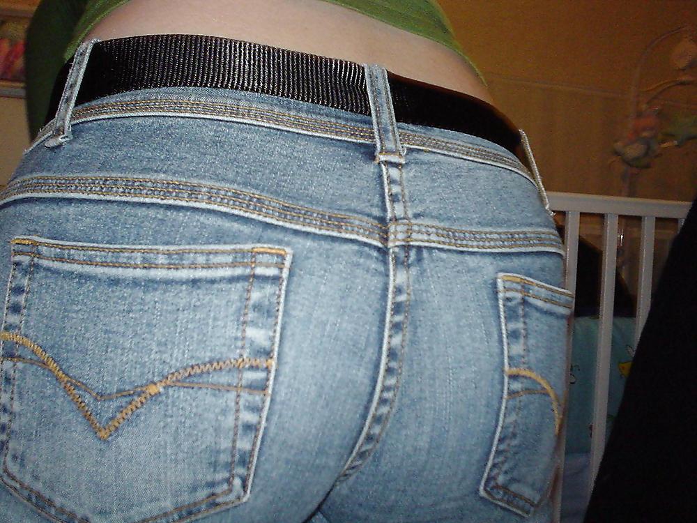 25P Amateur Young Brunette Teen