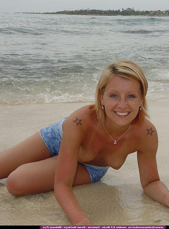 20P Pictures of Lindsey Marshal all nude on a beach
