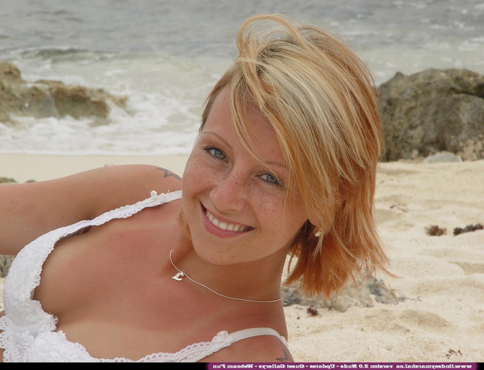 20P Pictures of Lindsey Marshal all nude on a beach