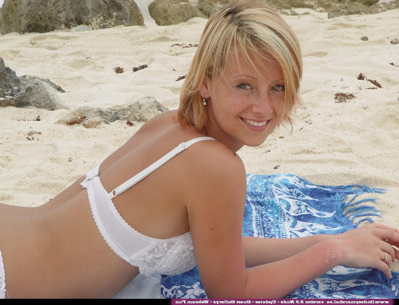 20P Pictures of Lindsey Marshal all nude on a beach