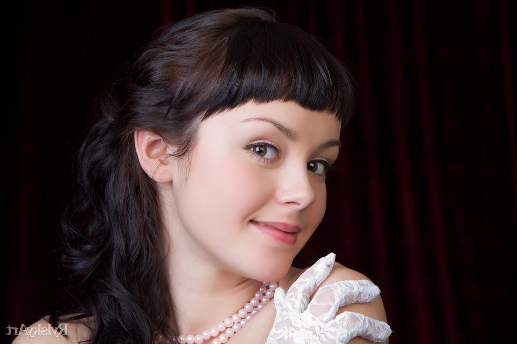 16P Mireille's charming, alluring beauty, voluptous body, and large, puffy breasts makes a breathtaking view as she sensually strips with wide open poses in front of camera.