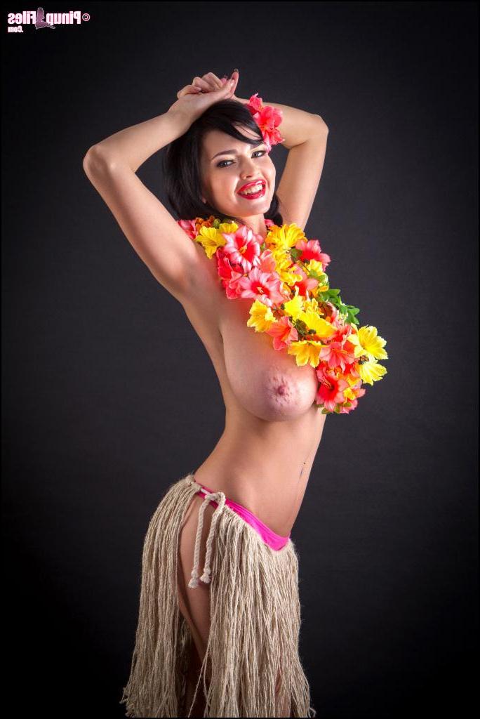 15P Das Pinup-Babe Sha Rizel zeigt ihre riesigen, ganz natürlichen 32H-Höschen