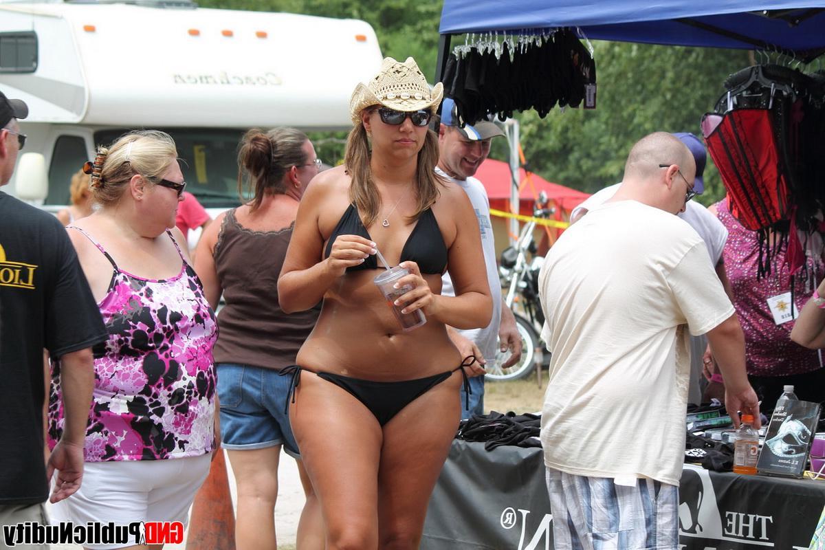 12P Cute strippers pose for pictures while competing at a outdoor public nudity party