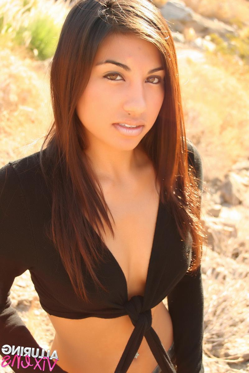 12P Perky babe Britt teases outdoors in her skimpy little outfits