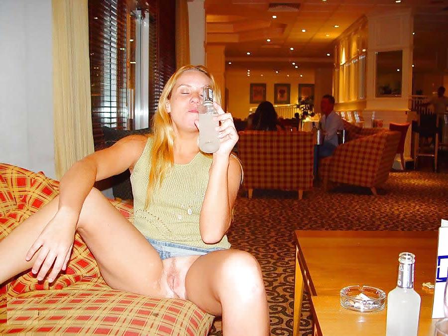 25P HOT AMATEUR WIVES - FLASHING