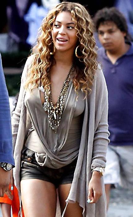25P Amateur, Celeb, nip slips, see thru, downblouse 