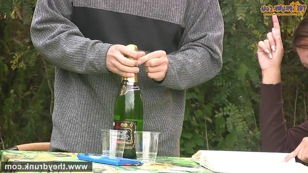 16P Drunk teen brunette doing outdoor blowjob to boyfriend